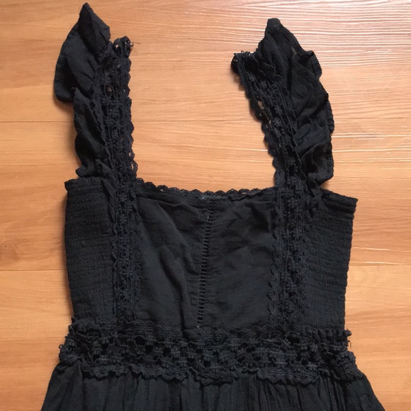Forever 21 Black Dress. Size Medium - Picture 2 of 3